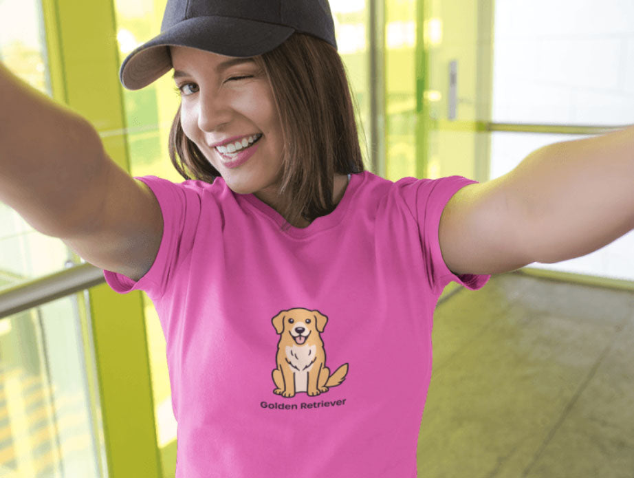 Golden Retriever Tee. Cute Sitting Dog Graphic T-Shirt for Dog Lovers