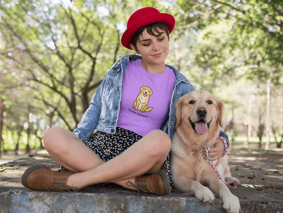 Golden Retriever Tee. Cute Sitting Dog Graphic T-Shirt for Dog Lovers